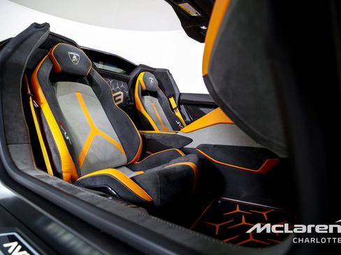 Used 2021 Lamborghini Aventador SVJ AWD/4WD image 21