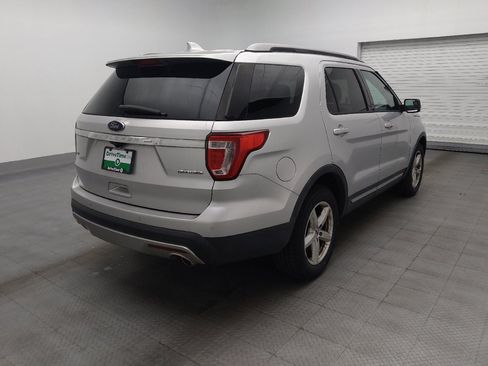 Used 2016 Ford Explorer XLT w/ Equipment Group 201A FWD image 9