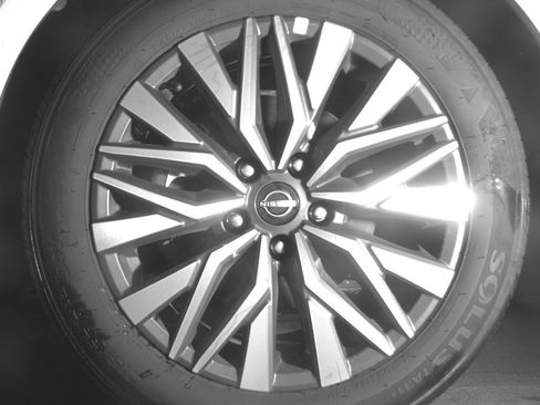 Used 2025 Nissan Altima 2.5 SV image 12