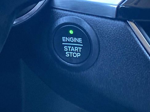 Used 2022 Ford Escape Titanium image 29