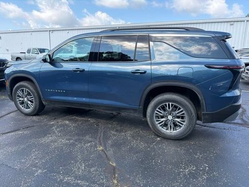 Used 2025 Chevrolet Traverse LT w/ Driver Confidence Package FWD image 5
