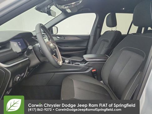 Certified 2025 Jeep Grand Cherokee Laredo w/ Luxury Tech Group I AWD/4WD image 18