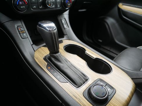 Used 2018 GMC Acadia Denali image 24