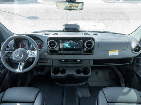 Used 2025 Mercedes-Benz Sprinter 2500 image 15