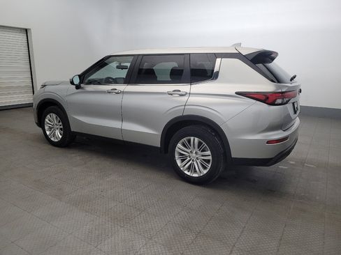 Used 2024 Mitsubishi Outlander ES image 3