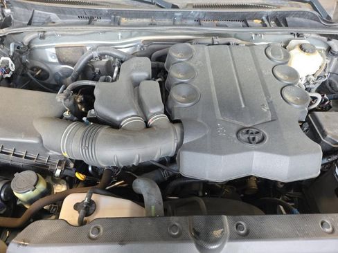 Used 2016 Toyota 4Runner SR5 AWD/4WD image 13