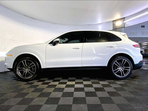 Used 2021 Porsche Cayenne AWD/4WD image 2