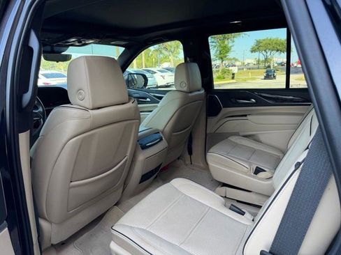 Certified 2023 Cadillac Escalade Premium Luxury AWD/4WD image 6