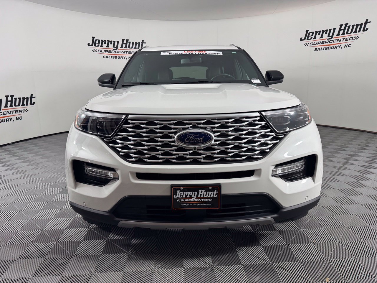 Used 2023 Ford Explorer Platinum w/ Class IV Trailer Tow Package AWD/4WD image 4