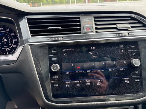 Used 2018 Volkswagen Tiguan SEL Premium w/ R-Line Package FWD image 16