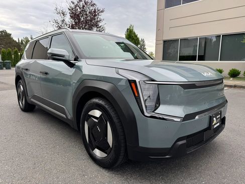 Used 2024 Kia EV9 Wind AWD/4WD image 2