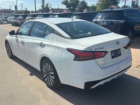 Used 2025 Nissan Altima 2.5 SV FWD image 4