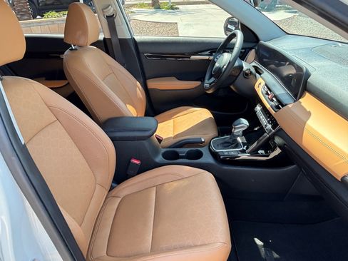 Certified 2024 Kia Seltos EX FWD image 31