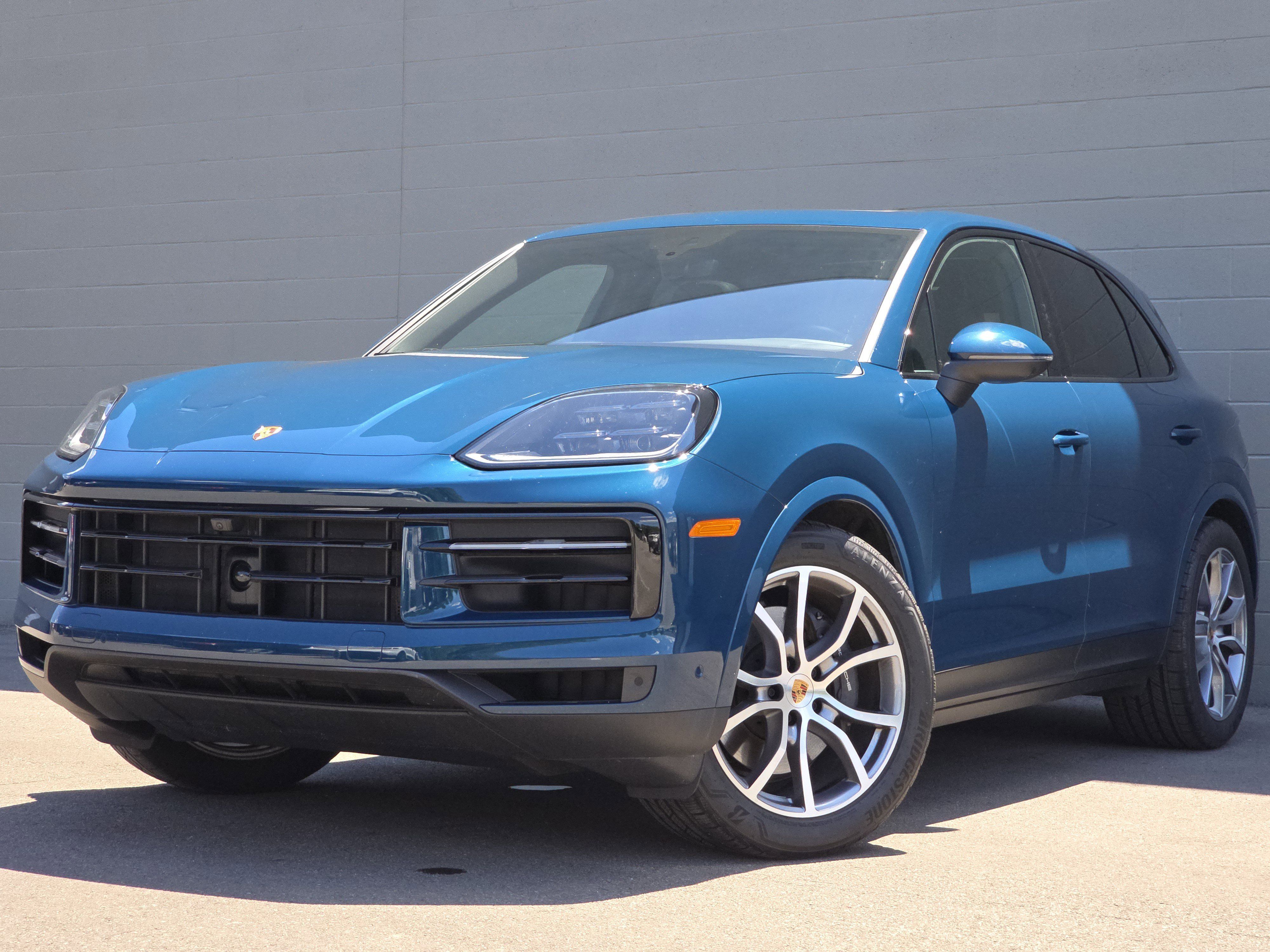 Certified 2025 Porsche Cayenne AWD/4WD image 1
