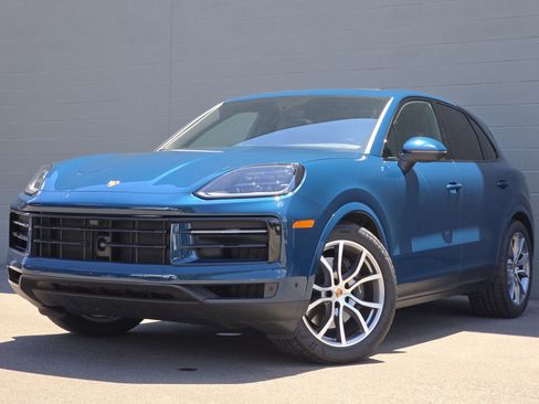 Certified 2025 Porsche Cayenne image 1