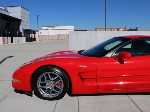 Used 2001 Chevrolet Corvette Z06 w/ Memory Pkg image 8