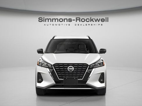 Used 2023 Nissan Kicks SR w/ SR Premium Package image 7