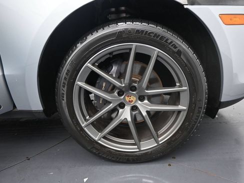 Used 2024 Porsche Macan AWD/4WD image 45