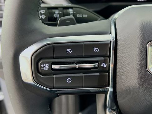 Used 2025 GMC Acadia Elevation w/ Elevation Premium Package FWD image 13