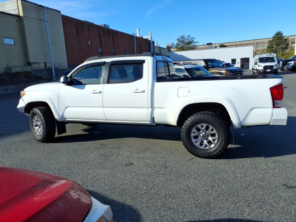 Used 2016 Toyota Tacoma SR5 w/ SR5 Appearance Package (SN) AWD/4WD image 9