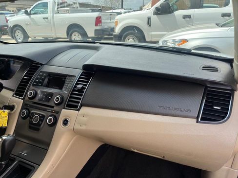 Used 2014 Ford Taurus SE image 9