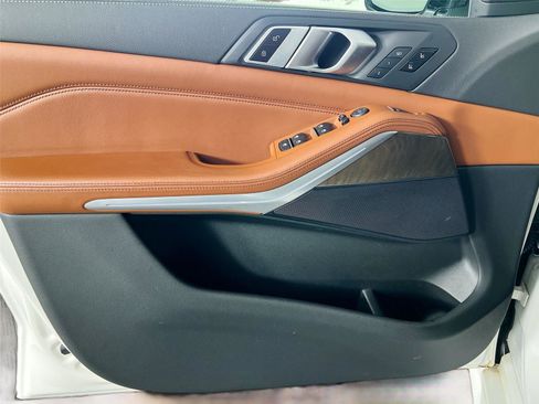 Used 2021 BMW X5 xDrive40i w/ M Sport Package image 19