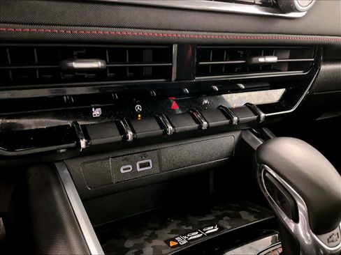 Used 2024 Chevrolet Colorado Z71 w/ Z71 Convenience Package 2 image 25