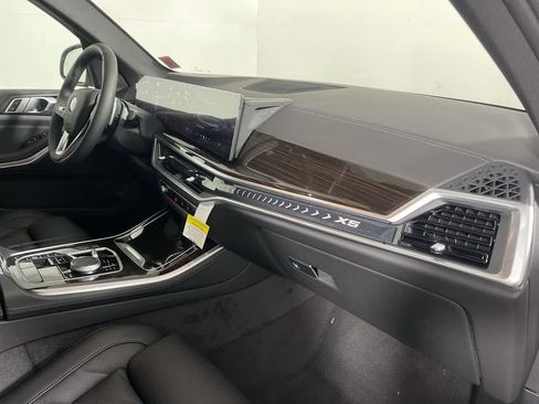 Used 2024 BMW X5 xDrive40i w/ Parking Assistance Package AWD/4WD image 17