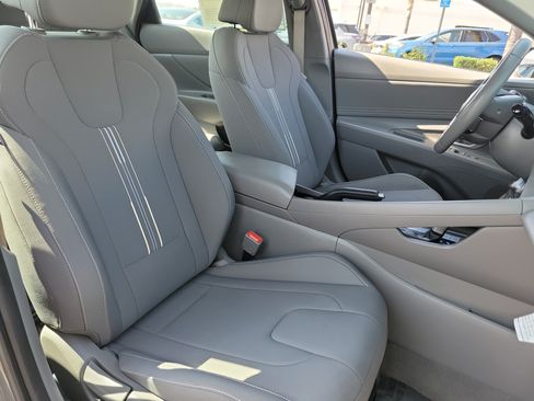 Certified 2025 Hyundai Elantra Sport FWD image 23