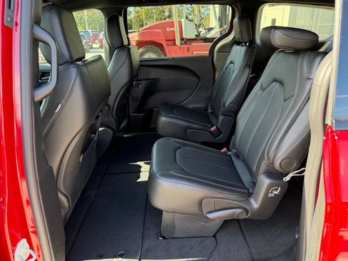 New 2026 Chrysler Pacifica Select FWD image 26