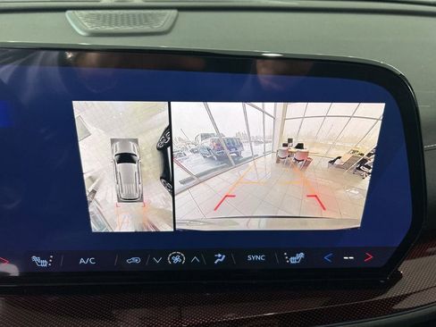 New 2026 Chevrolet Traverse Z71 w/ Enhanced Driving Package image 12