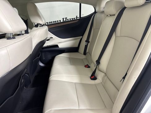 Used 2025 Lexus ES 350 w/ Premium Package FWD image 26