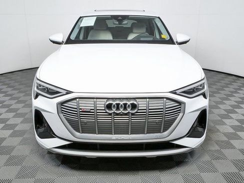 Used 2021 Audi e-tron Prestige w/ Prestige Package image 36