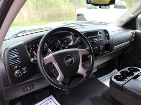 Used 2014 Chevrolet Silverado 2500 LT w/ Snow Plow Prep Package image 19