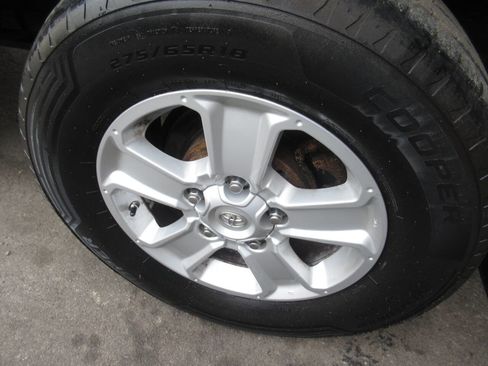 Used 2014 Toyota Tundra SR5 w/ SR5 Upgrade Package image 16