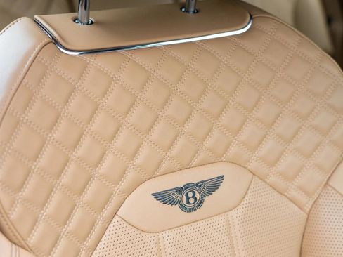 Used 2021 Bentley Bentayga AWD/4WD image 26