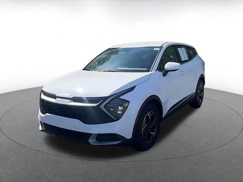 Used 2025 Kia Sportage LX image 7