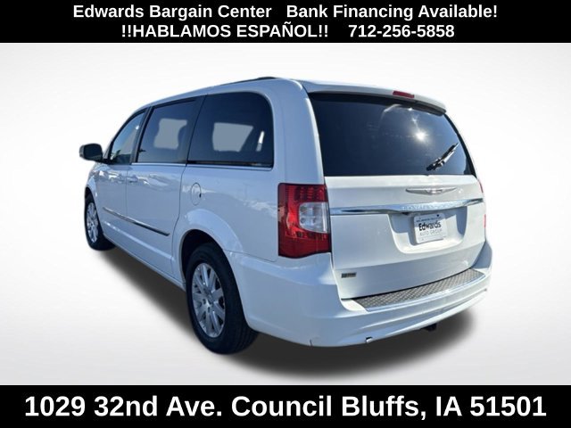 Used 2016 Chrysler Town & Country Touring FWD image 4