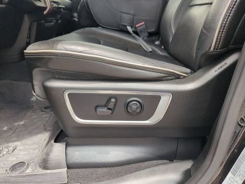 Used 2019 RAM 1500 Laramie AWD/4WD image 12