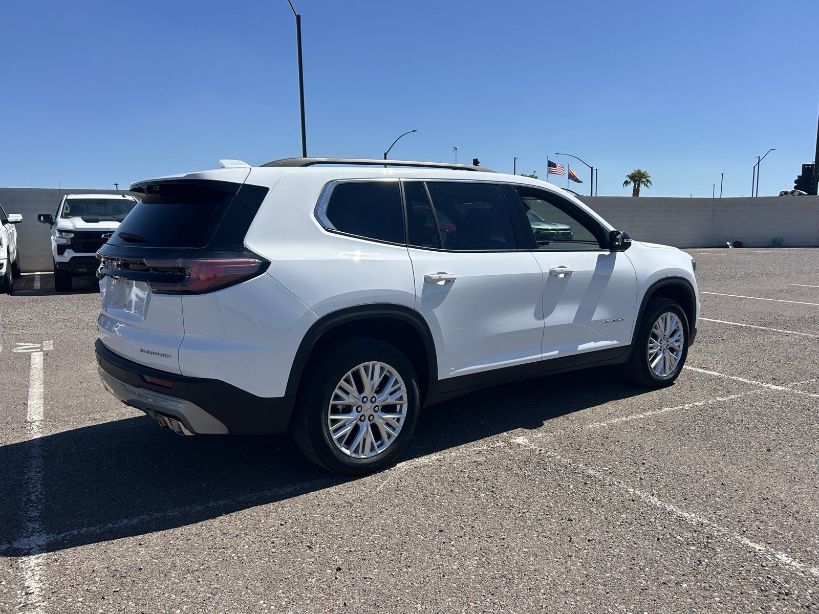 Used 2026 GMC Acadia Elevation w/ Elevation Premium Package FWD image 5