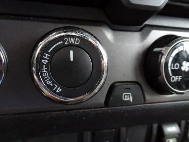 Used 2018 Toyota Tacoma TRD Sport AWD/4WD image 24