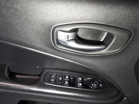 Used 2020 Jeep Compass Latitude FWD image 8