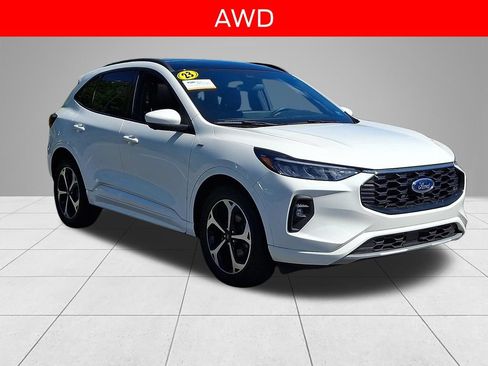 Used 2023 Ford Escape ST-Line Select AWD/4WD image 3