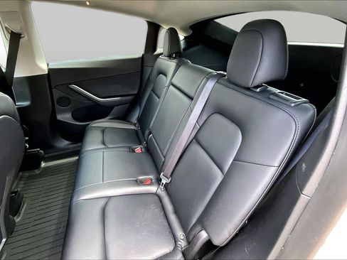 Used 2021 Tesla Model Y Long Range AWD/4WD image 19