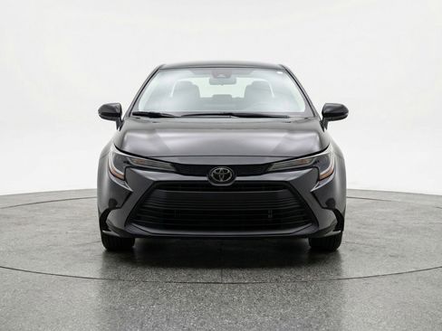 Used 2025 Toyota Corolla LE FWD image 2