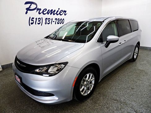 Used 2022 Chrysler Voyager LX FWD image 1