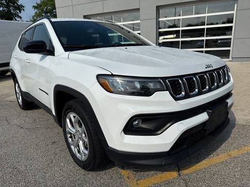 Used 2024 Jeep Compass Latitude AWD/4WD image 14