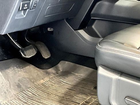 Used 2024 Ford Expedition XLT image 22