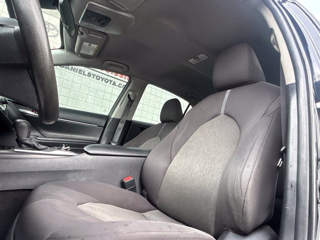 Used 2022 Toyota Camry LE FWD image 10