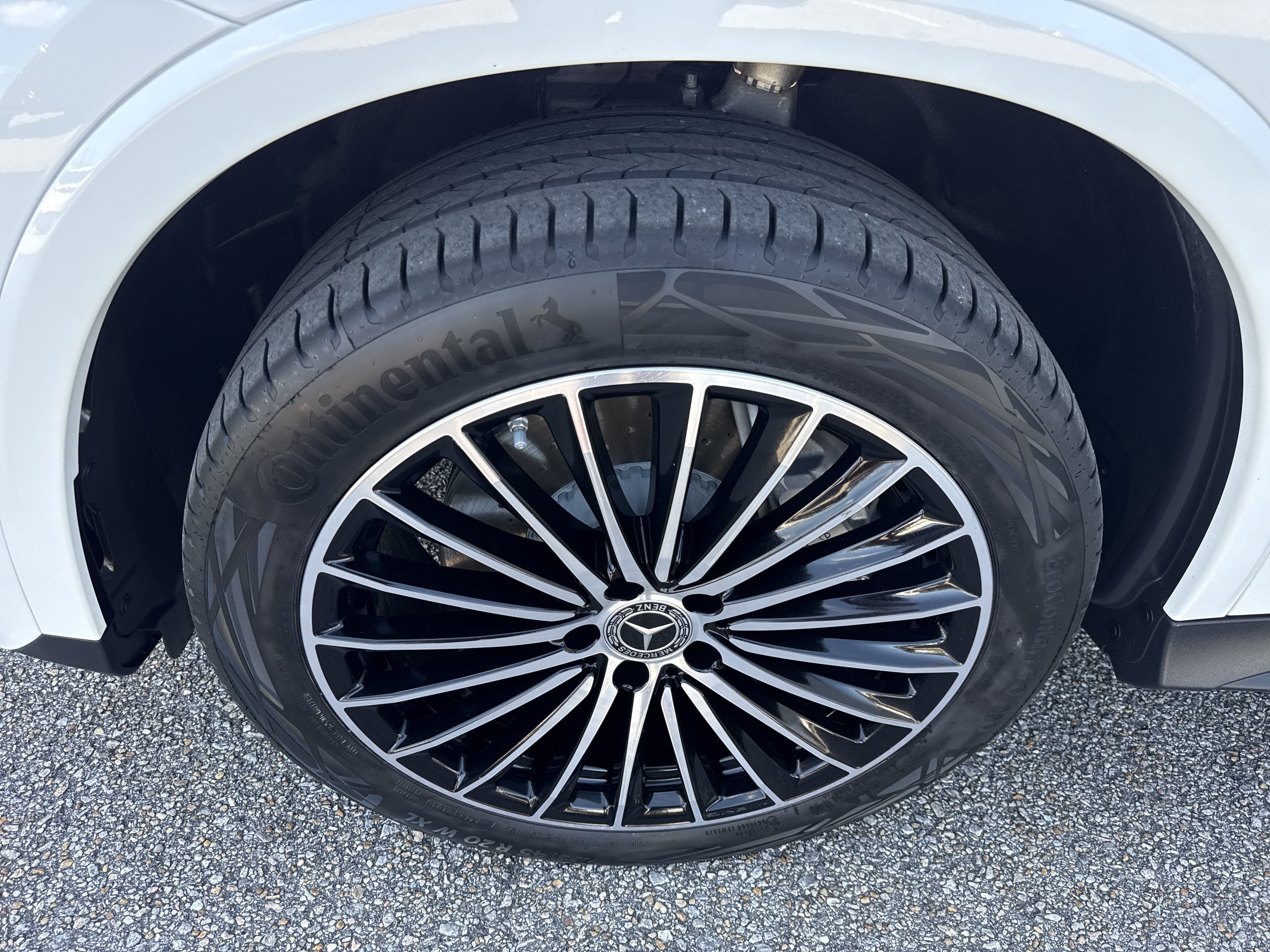 Used 2025 Mercedes-Benz GLC 300 4MATIC image 19